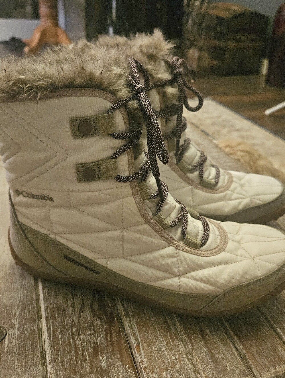 Columbia Cream and Tan Waterproof Women's Winter Lace-Up Boots with Faux Fur